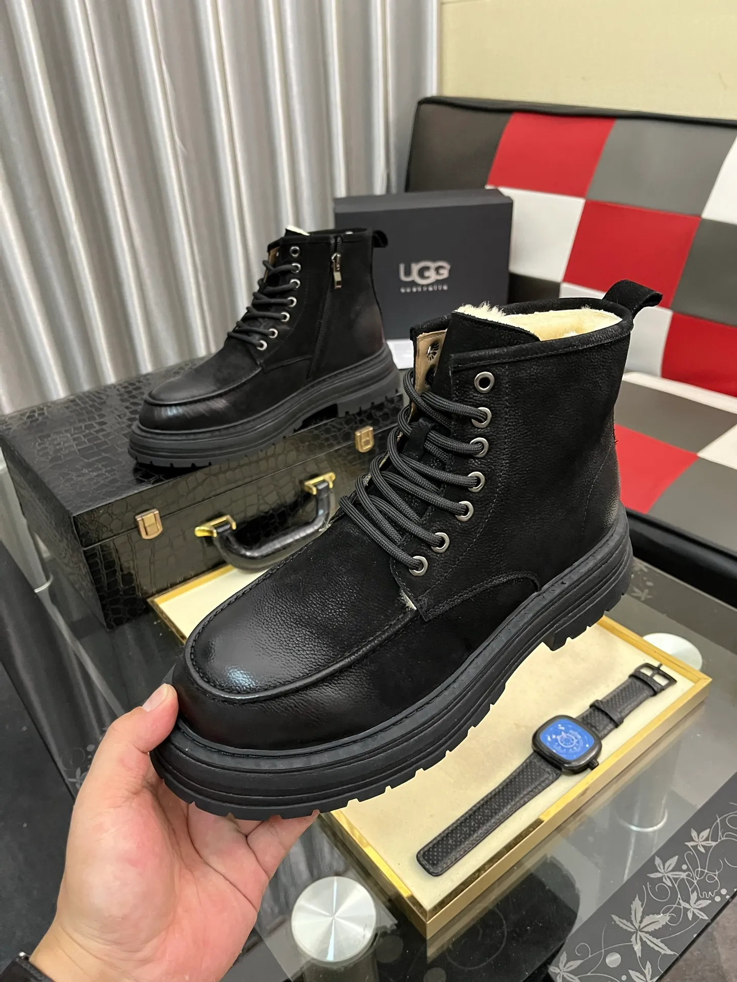 Men's Men's Shoes 💰660⌚️⌚️New UGG fur-integrated men's simple and fashionable snow shoes. The most worth buying at the end of this year are warm casual shoes. Whether you are out and about at home, their comfortable and warm performance will be your most suitable fashion companion! The material is cowhide upper and imported wool is used inside. Two layers of cowhide for warmth and comfort! The eva+ rubber patch outsole is cushioned, wear-resistant, and has good elasticity. It is light and wear-resistant, comfortable and soft, and the new simple cut is more fashionable. It has both practicality and fashion sense, so you no longer have to worry about how to match it in winter, while still maintaining fashionable taste. High-quality genuine wool produced in Dongguan. The material depends on the details! Size: 38-39-40-41-42-43-44-45